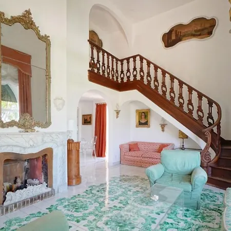 Lyla Vila Capri